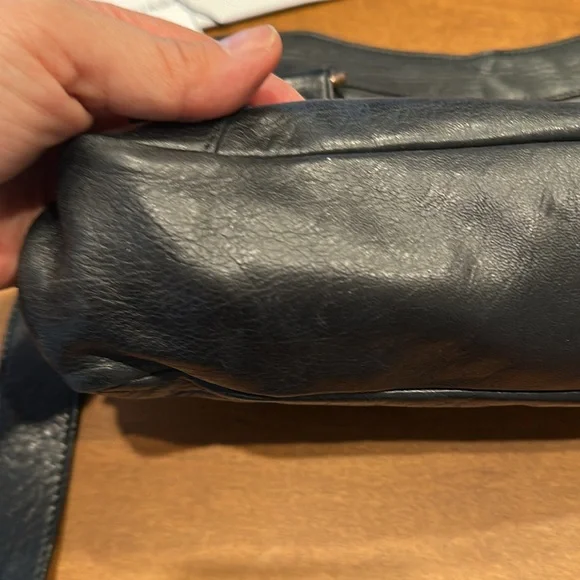 Balenciaga Black Shoulder Bag with Distressed Leather - Picture 6 of 9